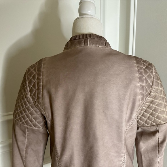NWOT Anthropologie Elevenses Ruffled Vegan Leather Motorcycle Jacket - Picture 3 of 10